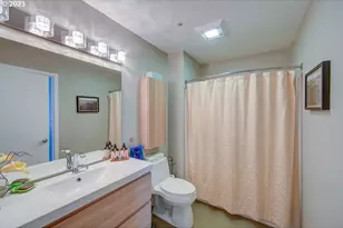 179 N Hayden Bay Dr, Portland, OR 97217 - Photo 5