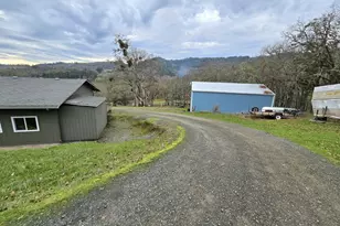 1880 Fairhill Dr, Roseburg, OR 97471 - Photo 15
