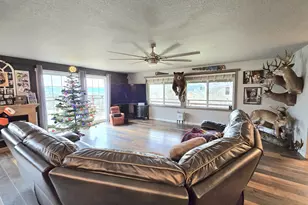 1880 Fairhill Dr, Roseburg, OR 97471 - Photo 3