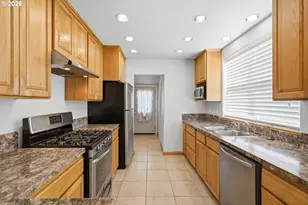 1002 Jq Adams St, Oregon City, OR 97045 - Photo 3