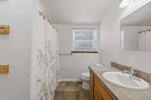 1002 Jq Adams St, Oregon City, OR 97045 - Photo 15