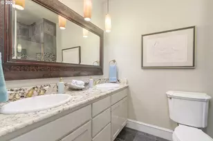 2808 Edgewater Dr, Eugene, OR 97401 - Photo 37