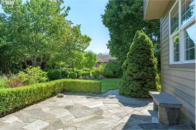 2808 Edgewater Dr, Eugene, OR 97401 - Photo 19