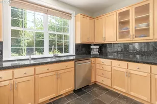 2808 Edgewater Dr, Eugene, OR 97401 - Photo 11