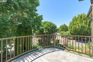 2808 Edgewater Dr, Eugene, OR 97401 - Photo 27