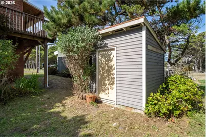 26135 Beach Dr, Rockaway Beach, OR 97136 - Photo 23