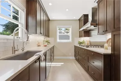 4202 NE Cesar E Chavez Blvd, Portland, OR 97211 - Photo 13