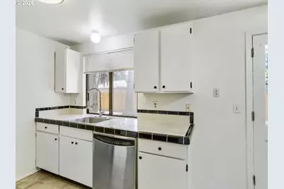 2829 SE 174th Ave, Portland, OR 97236 - Photo 9