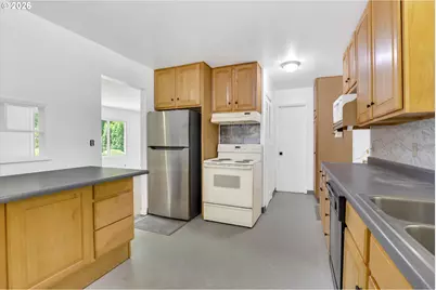18135 SE Lincoln St, Portland, OR 97233 - Photo 9