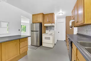 18135 SE Lincoln St, Portland, OR 97233 - Photo 9
