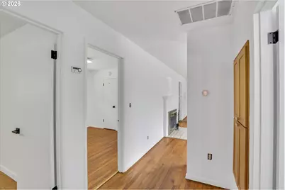 18135 SE Lincoln St, Portland, OR 97233 - Photo 11