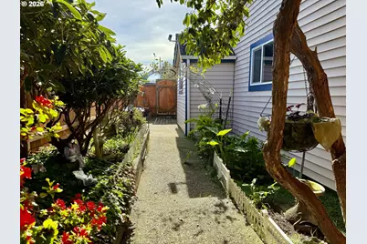 407 S Empire Blvd, Coos Bay, OR 97420 - Photo 33