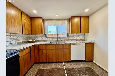 407 S Empire Blvd, Coos Bay, OR 97420 - Photo 15