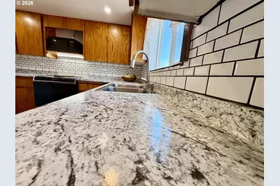 407 S Empire Blvd, Coos Bay, OR 97420 - Photo 17