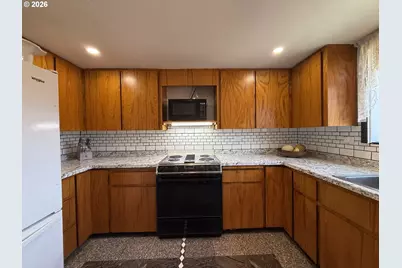 407 S Empire Blvd, Coos Bay, OR 97420 - Photo 15