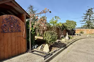 407 S Empire Blvd, Coos Bay, OR 97420 - Photo 3