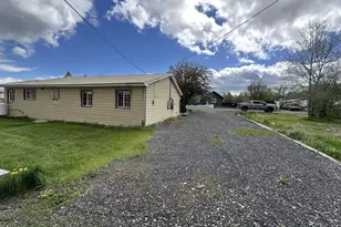 215 B Ave, Seneca, OR 97873 - Photo 9
