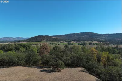 1631 E Antelope Rd, Eagle Point, OR 97524 - Photo 3