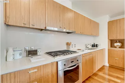 841 S Gaines St #510, Portland, OR 97239 - Photo 13