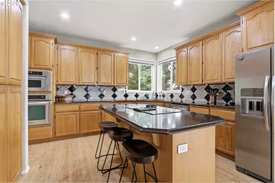 16431 SW Timberland Dr, Beaverton, OR 97007 - Photo 17