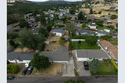 1018 W Murray Dr, The Dalles, OR 97058 - Photo 3