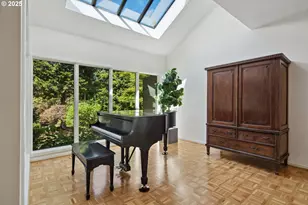 1890 S Greenwood Rd, Portland, OR 97219 - Photo 9