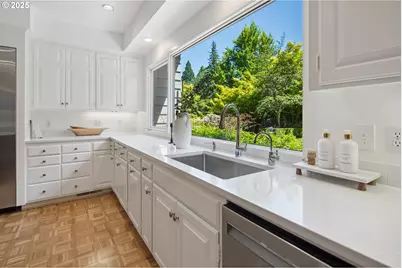 1890 S Greenwood Rd, Portland, OR 97219 - Photo 17