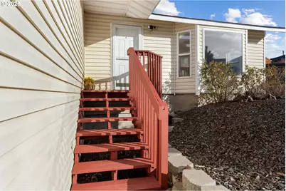 1314 SW 11th Ct, Pendleton, OR 97801 - Photo 3