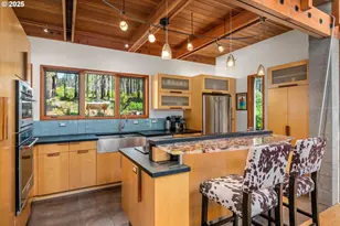 49348 McKenzie Hwy, Vida, OR 97488 - Photo 5