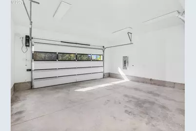 9053 NW Kearney Ave, Portland, OR 97229 - Photo 21
