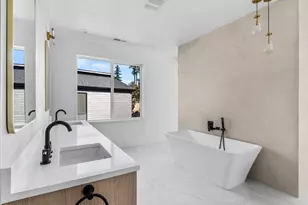 9053 NW Kearney Ave, Portland, OR 97229 - Photo 17