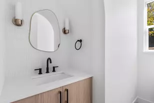 9053 NW Kearney Ave, Portland, OR 97229 - Photo 9