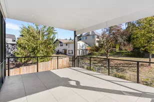 9053 NW Kearney Ave, Portland, OR 97229 - Photo 23