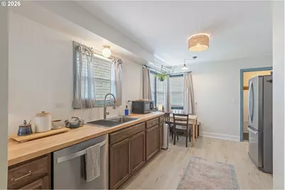 824 W Nebo St, Roseburg, OR 97471 - Photo 9