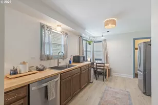 824 W Nebo St, Roseburg, OR 97471 - Photo 9