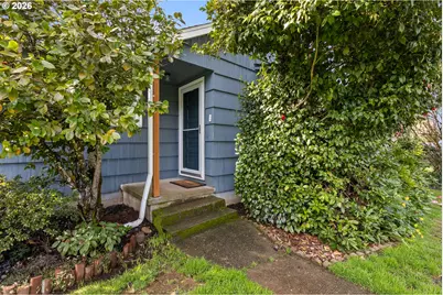 824 W Nebo St, Roseburg, OR 97471 - Photo 5