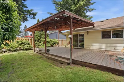 15606 SE Clinton Ct, Portland, OR 97236 - Photo 3