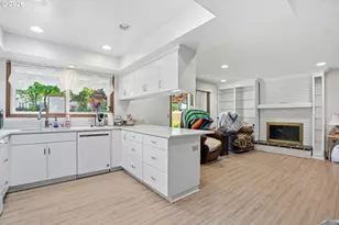 15606 SE Clinton Ct, Portland, OR 97236 - Photo 9