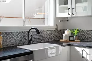9039 N Richmond Ave, Portland, OR 97203 - Photo 17