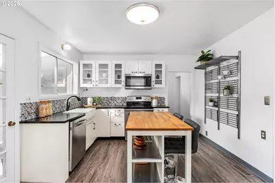 9039 N Richmond Ave, Portland, OR 97203 - Photo 15