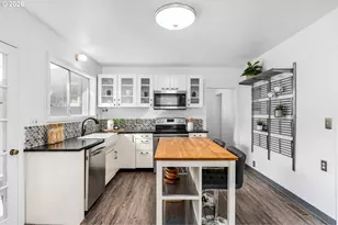 9039 N Richmond Ave, Portland, OR 97203 - Photo 15