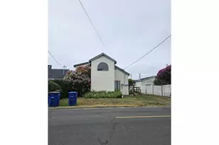 1433 NW 17th St, Lincoln City, OR 97367 - Photo 1