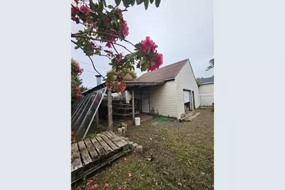 1433 NW 17th St, Lincoln City, OR 97367 - Photo 21