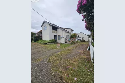 1433 NW 17th St, Lincoln City, OR 97367 - Photo 3