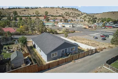 359 SW Madison St, Madras, OR 97741 - Photo 33