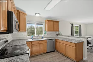 359 SW Madison St, Madras, OR 97741 - Photo 9