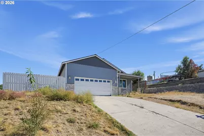 359 SW Madison St, Madras, OR 97741 - Photo 3