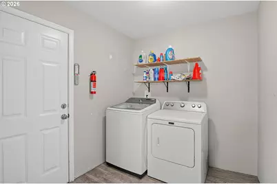 359 SW Madison St, Madras, OR 97741 - Photo 11
