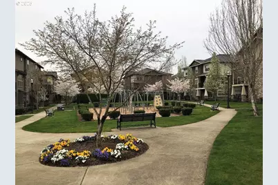 608 NE Roydon Ln, Hillsboro, OR 97006 - Photo 23