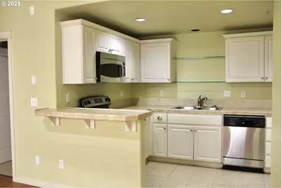 608 NE Roydon Ln, Hillsboro, OR 97006 - Photo 5